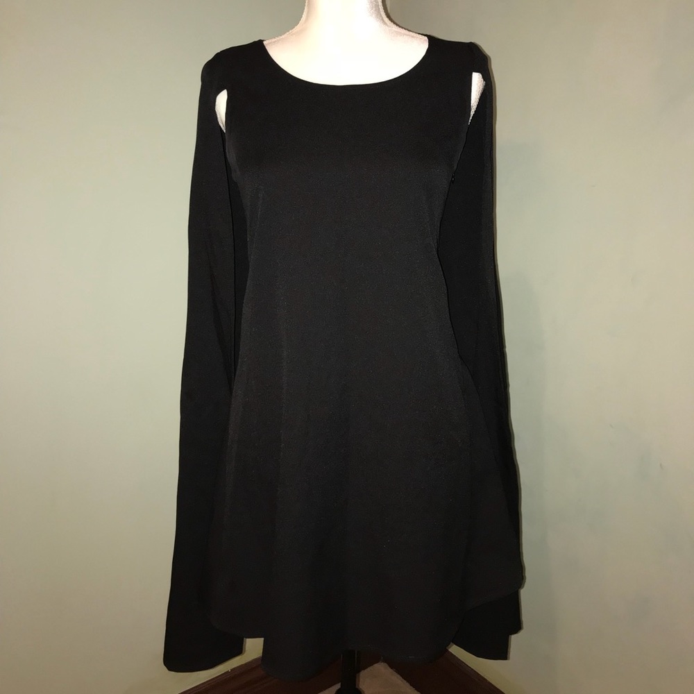 Black Sleeveless Cape Dress 👗